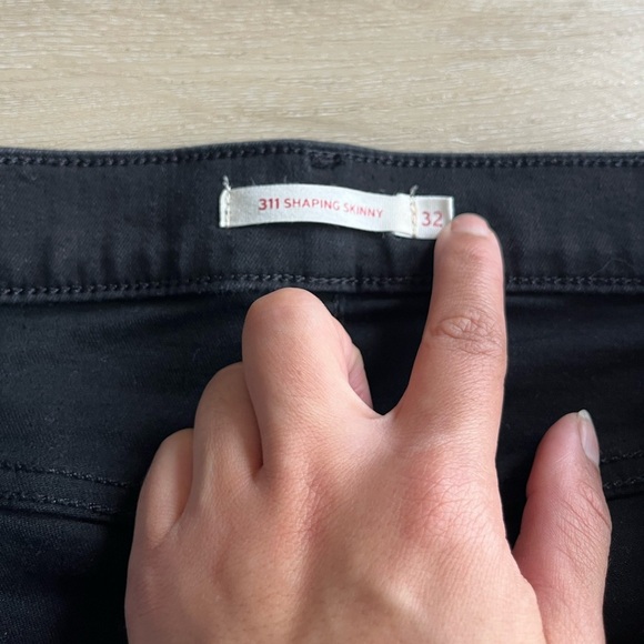 Levi's Ladies 311 Shaping Skinny Jeans Black SZ 32 - Picture 4 of 8